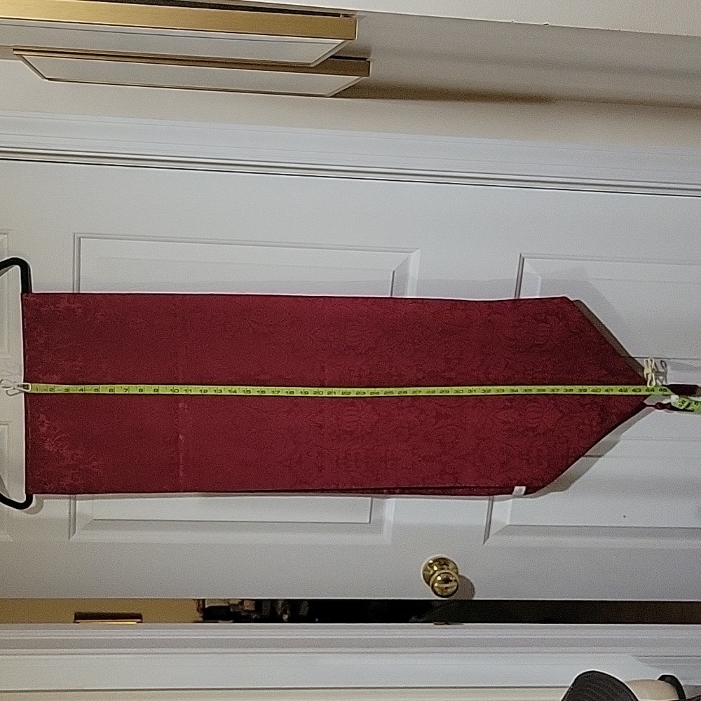 W-C Designs Table Runner/ Pre-Owned - Picture 10 of 16